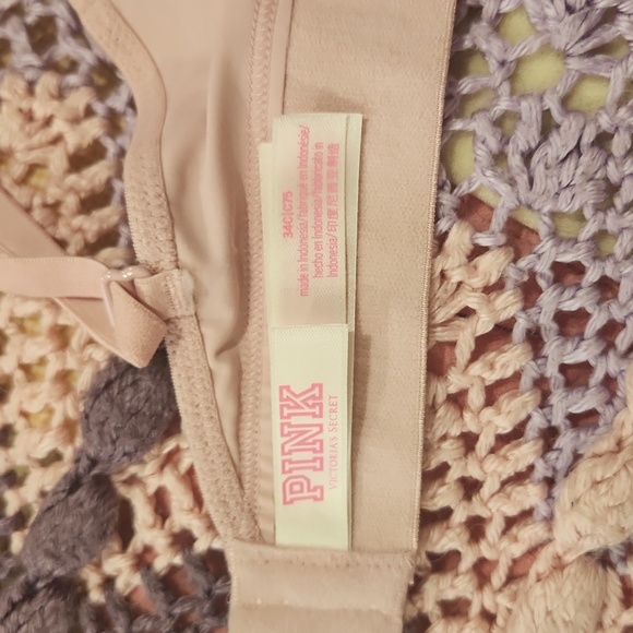 Victoria Secret bras - Picture 3 of 3